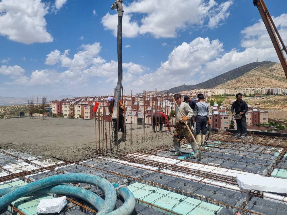 بتن ریزی سقف دهم از بلوک 3