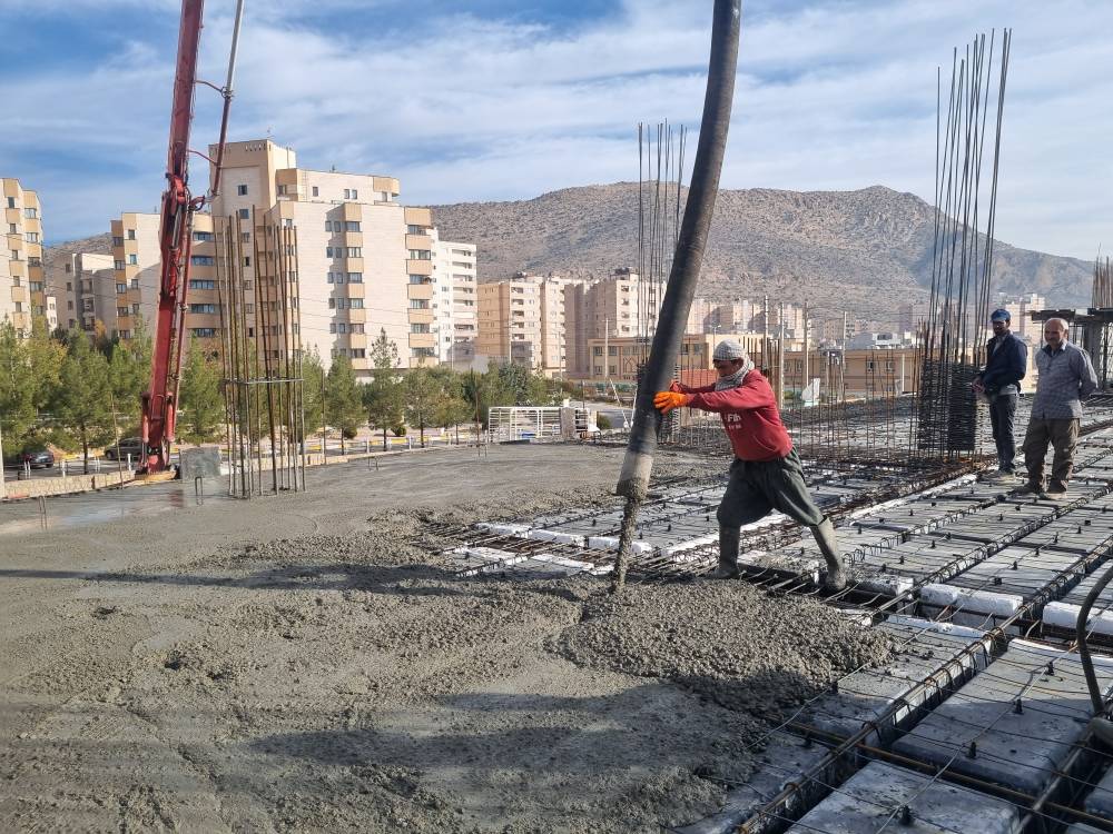 بتن ریزی سقف چهارم از بلوک 2