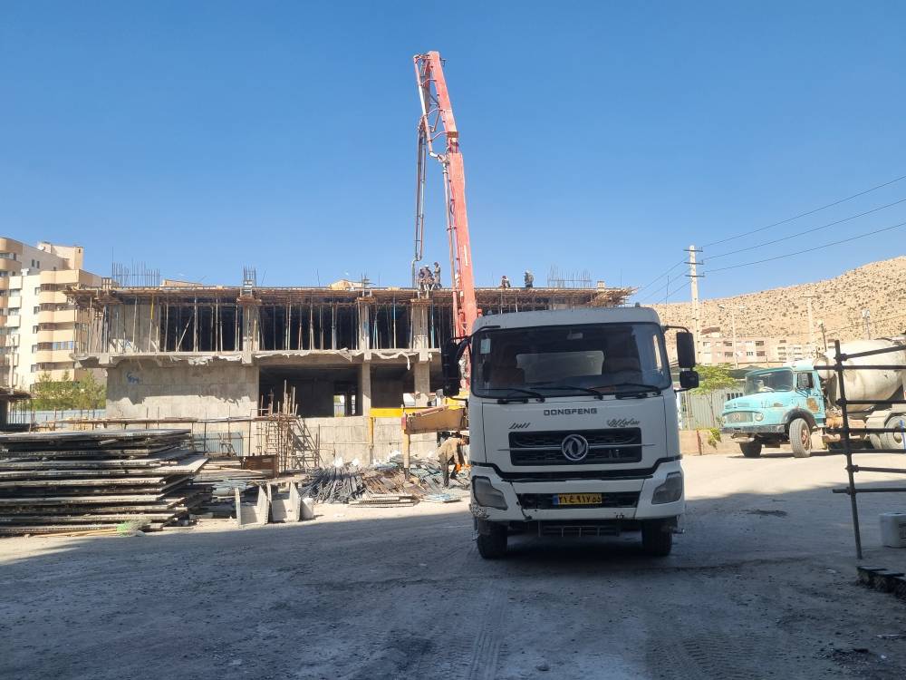 تصویر تکمیلی گزارش بتن ریزی سقف چهارم از بلوک یک
