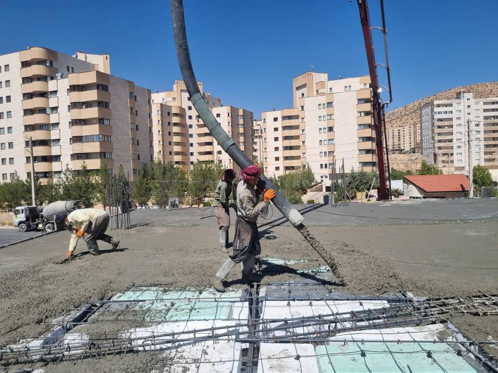 بتن ریزی سقف چهارم از بلوک یک